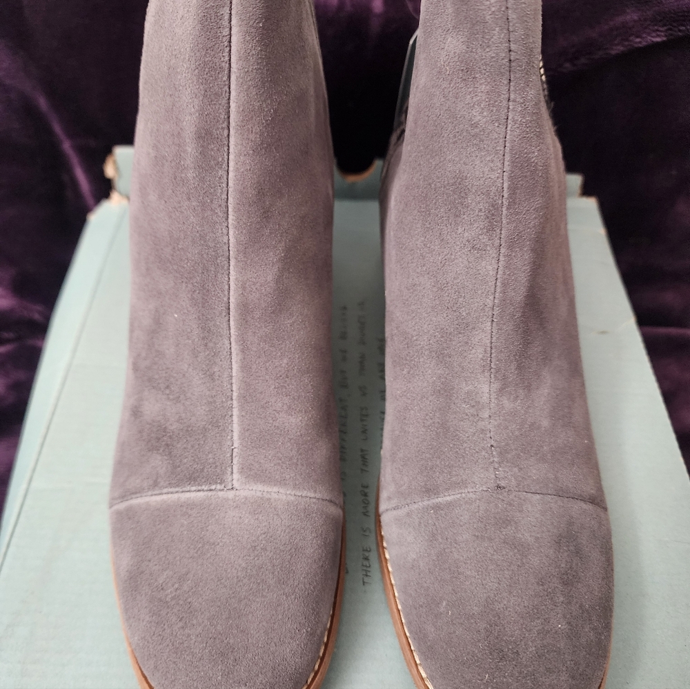 NWT TOMS ANKLE BOOTS SIZE 9 SUEDE ELASTIC SIDE BLOCK HEEL